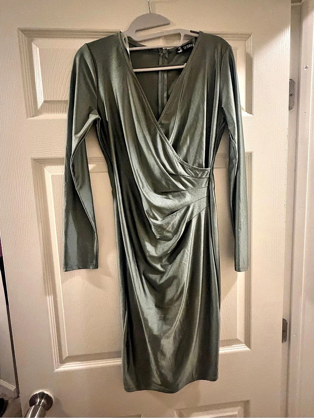 La Scala Ruched Long Sleeve Midi Dress in Green like new
